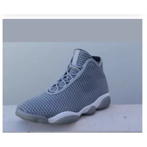 JORDAN HORIZON MEN’S GRAY SNEAKERS